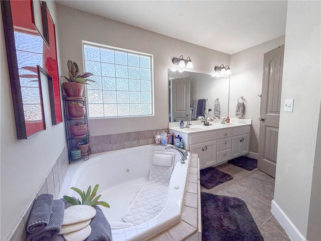 713 N Cloverdale Avenue — photo 31