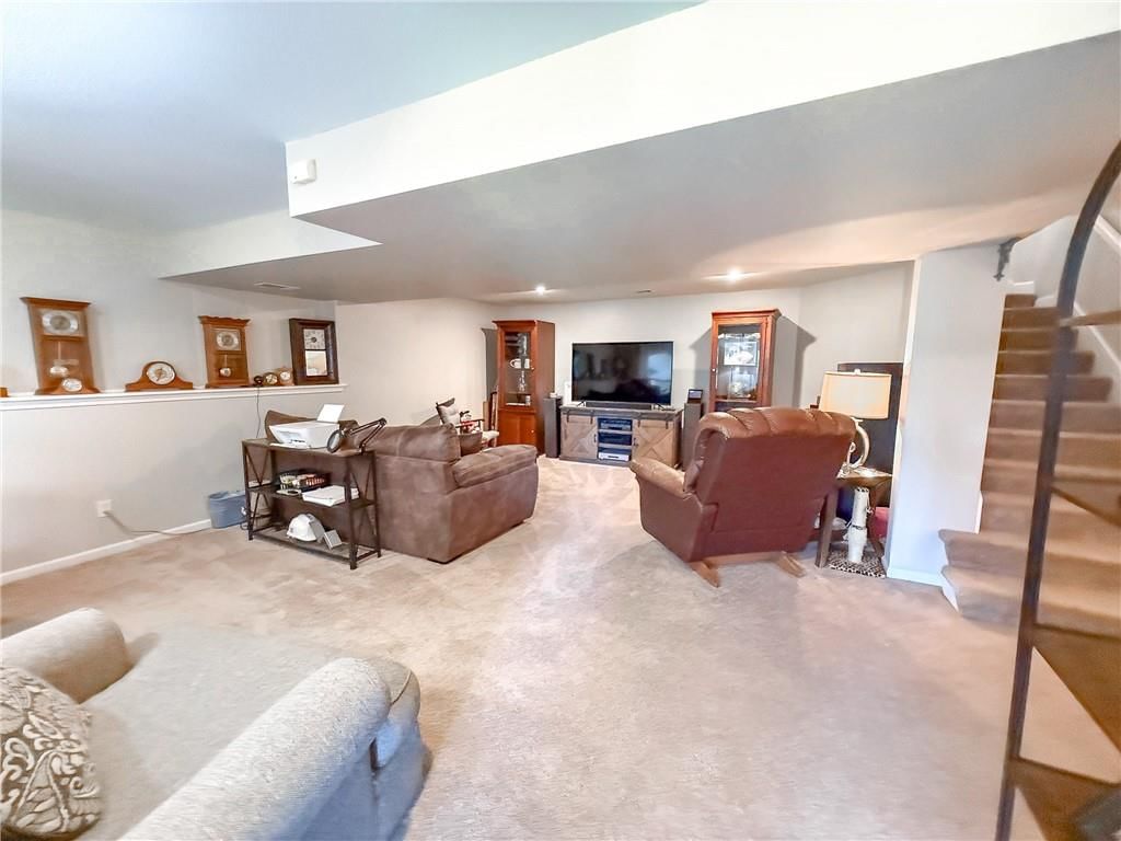 713 N Cloverdale Avenue — photo 39
