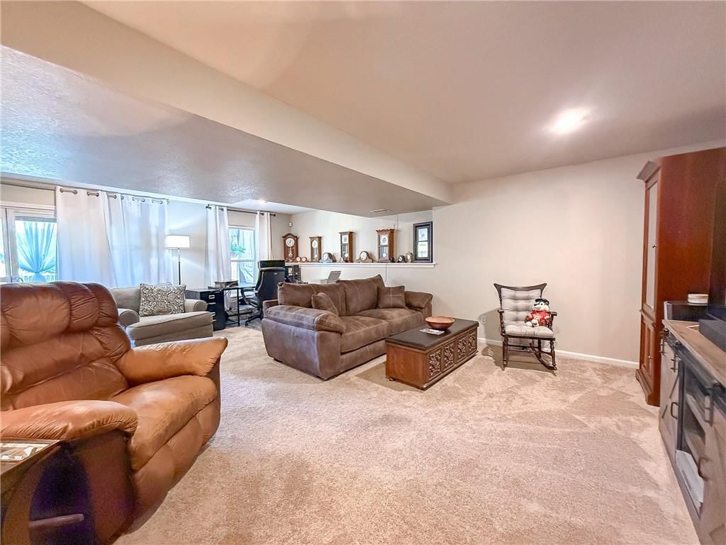 713 N Cloverdale Avenue — photo 41