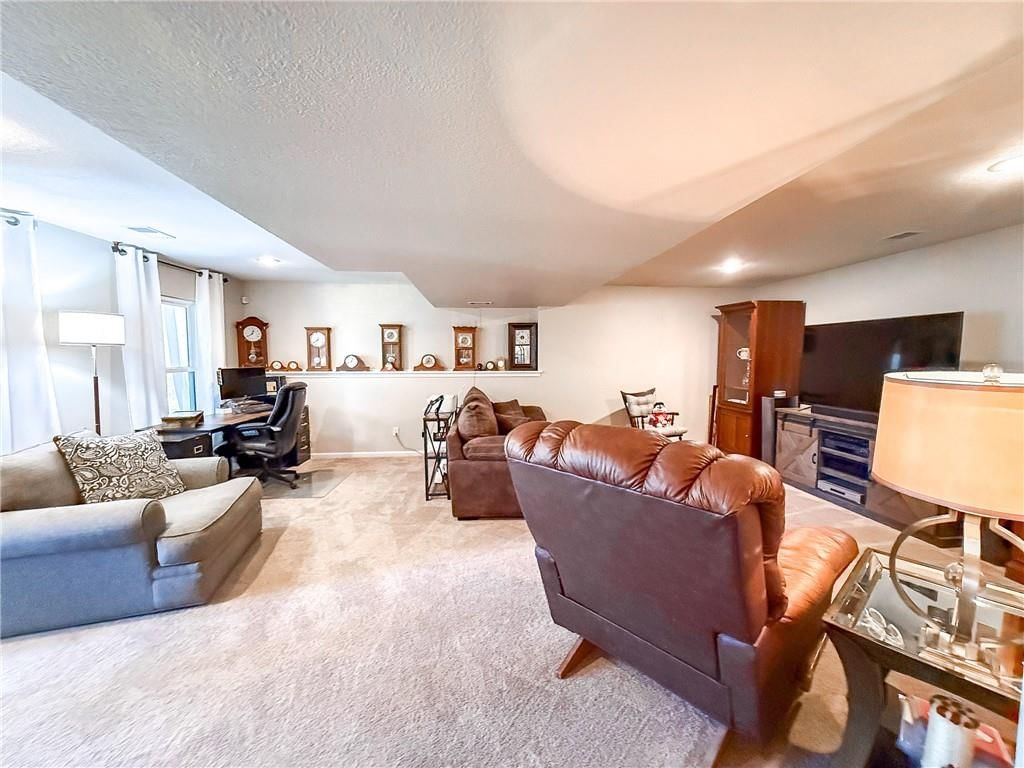 713 N Cloverdale Avenue — photo 47
