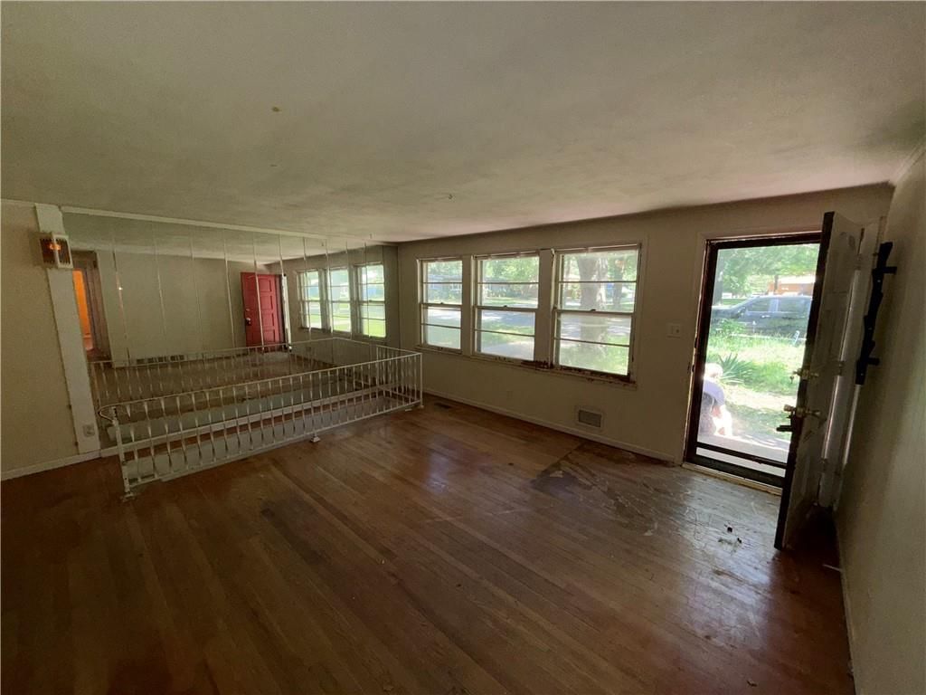 8909 W 81st Street — photo 2