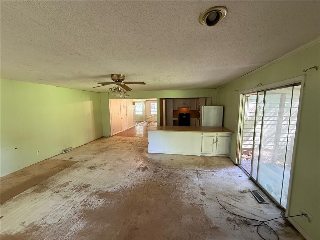 8909 W 81st Street — photo 4