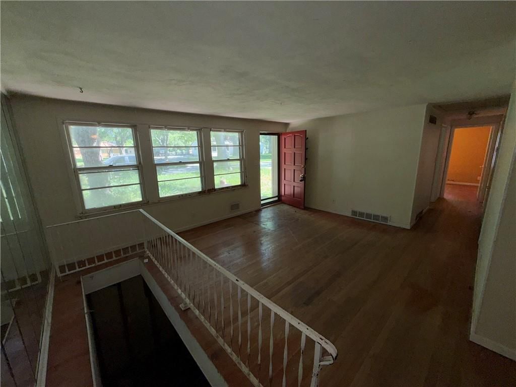 8909 W 81st Street — photo 5
