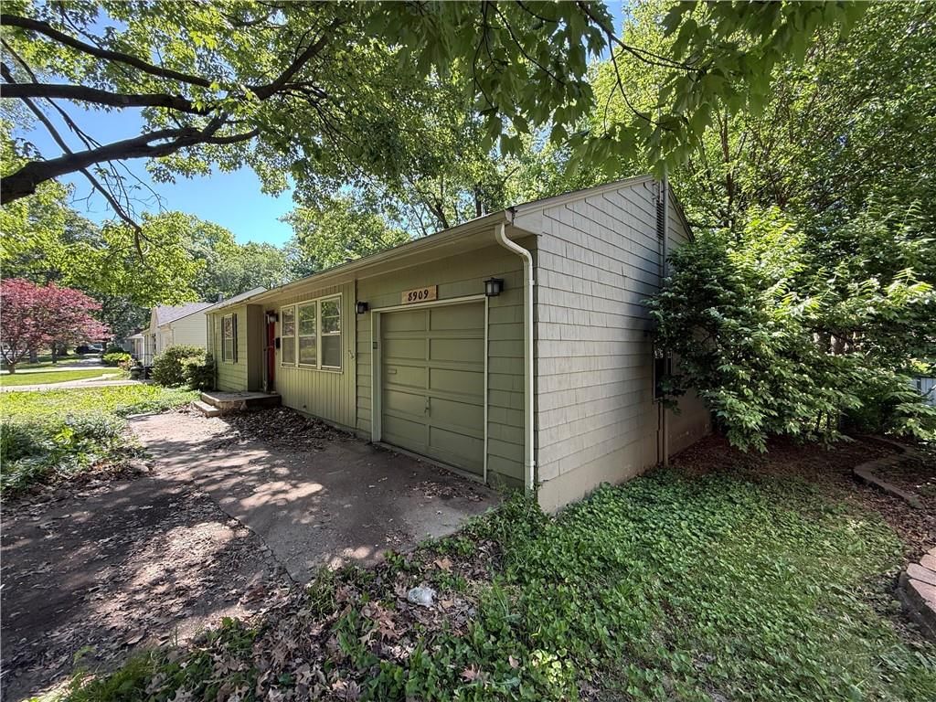 8909 W 81st Street — photo 18