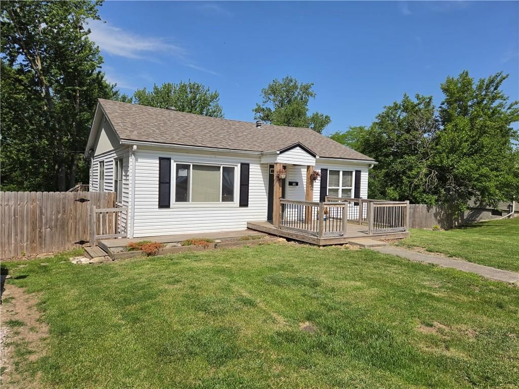 204 Woods Street — photo 1