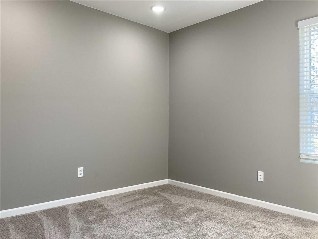 541 S Oak Street — photo 4