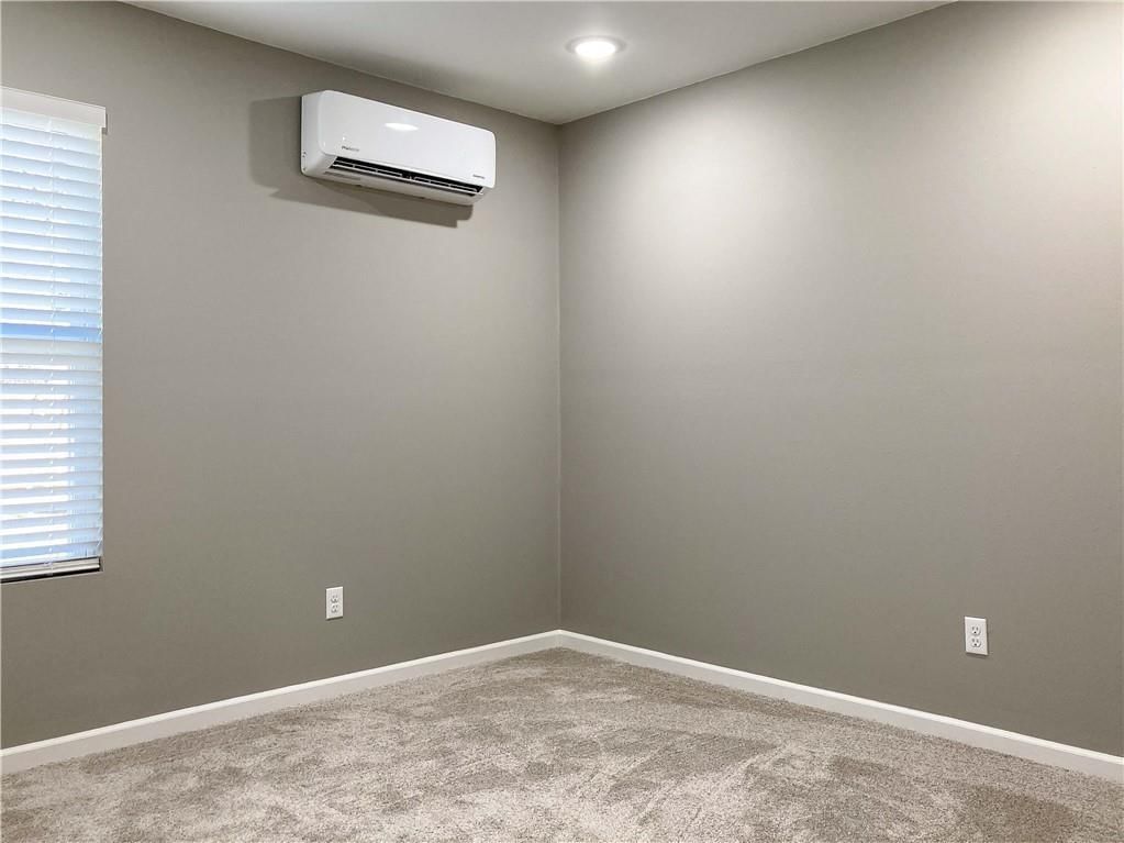 541 S Oak Street — photo 5