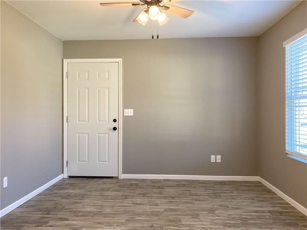 541 S Oak Street — photo 7