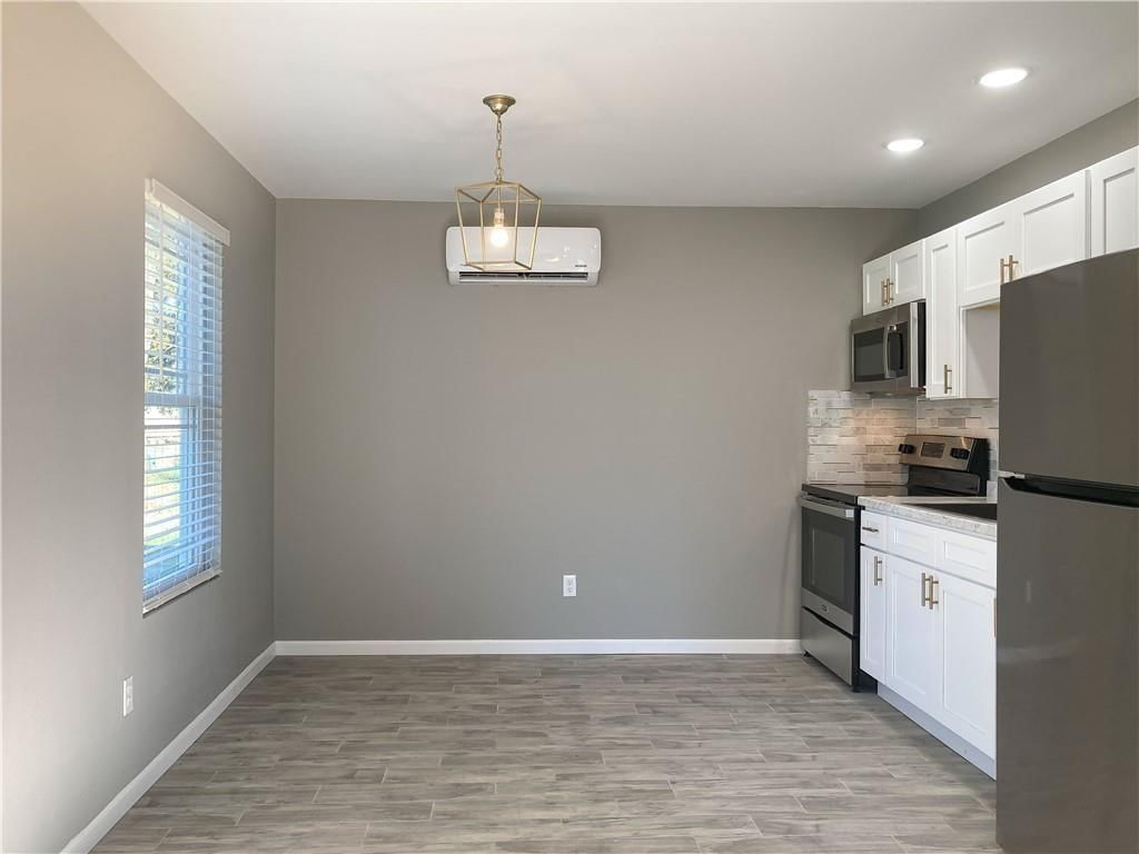 541 S Oak Street — photo 8