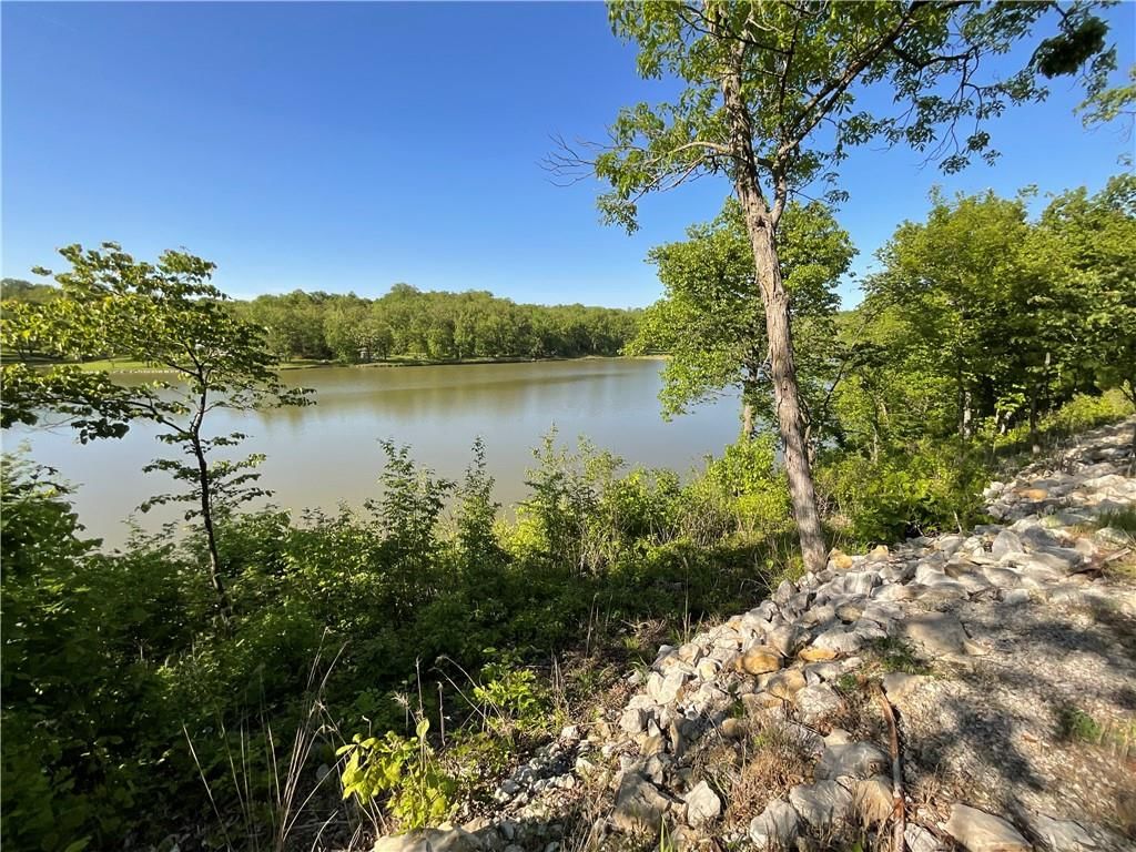 LAKECREST Drive — photo 4