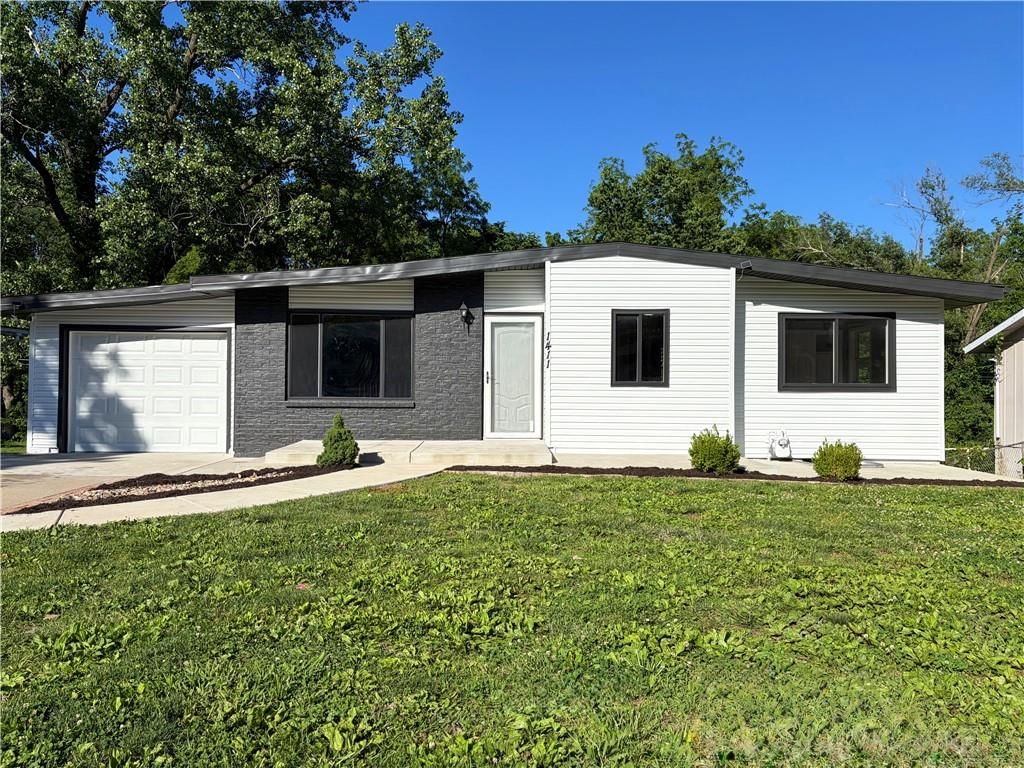 1411 N 75th Drive — photo 3