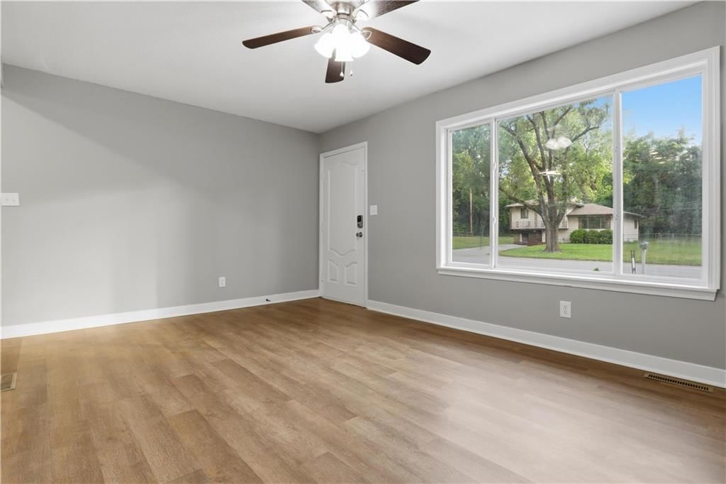 1411 N 75th Drive — photo 6