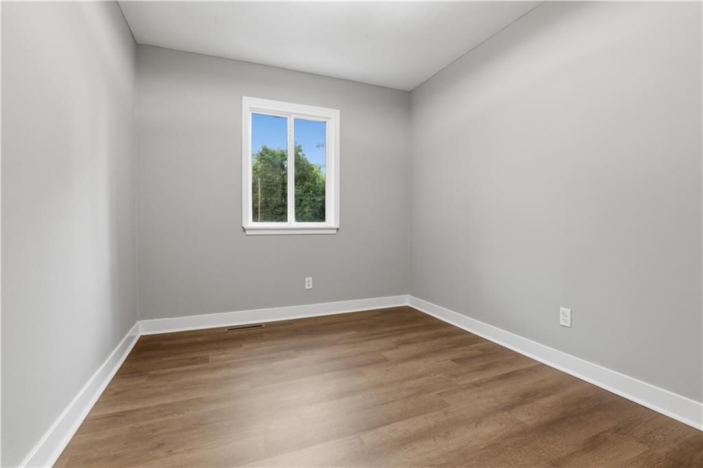 1411 N 75th Drive — photo 13
