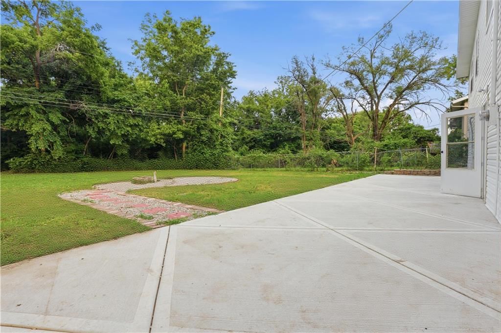1411 N 75th Drive — photo 26