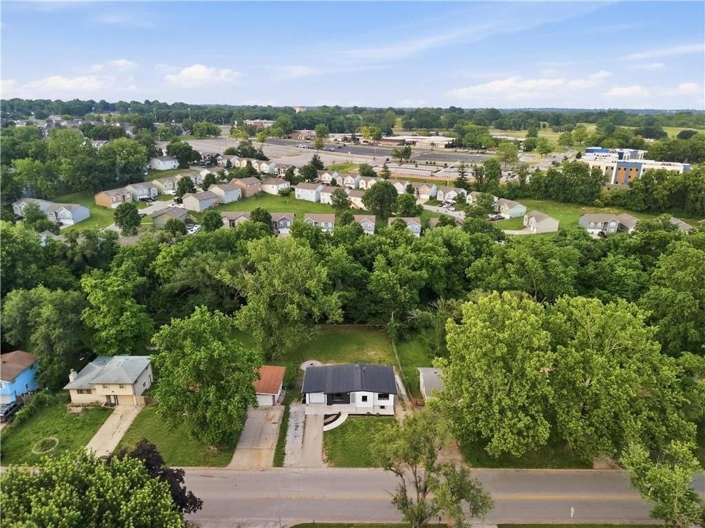 1411 N 75th Drive — photo 30