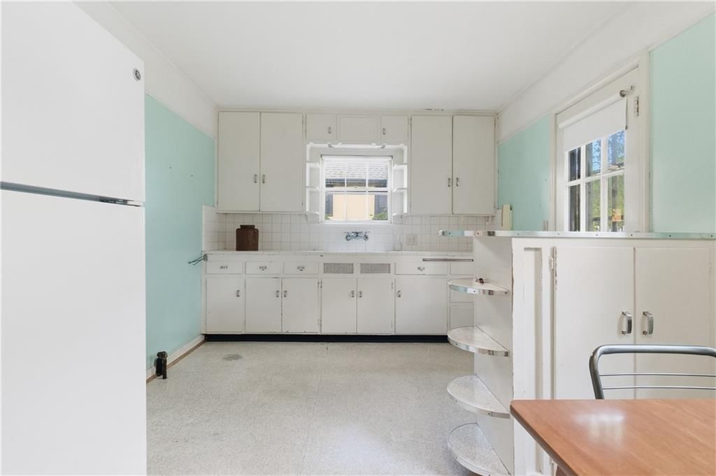 500 E 66th Terrace — photo 15