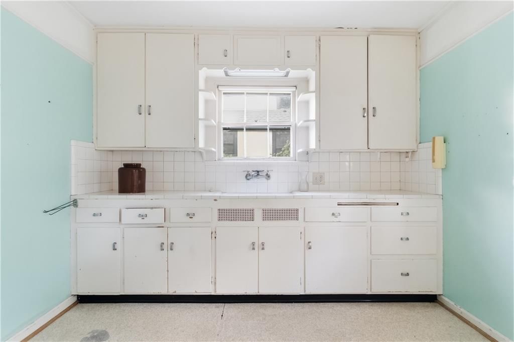 500 E 66th Terrace — photo 16