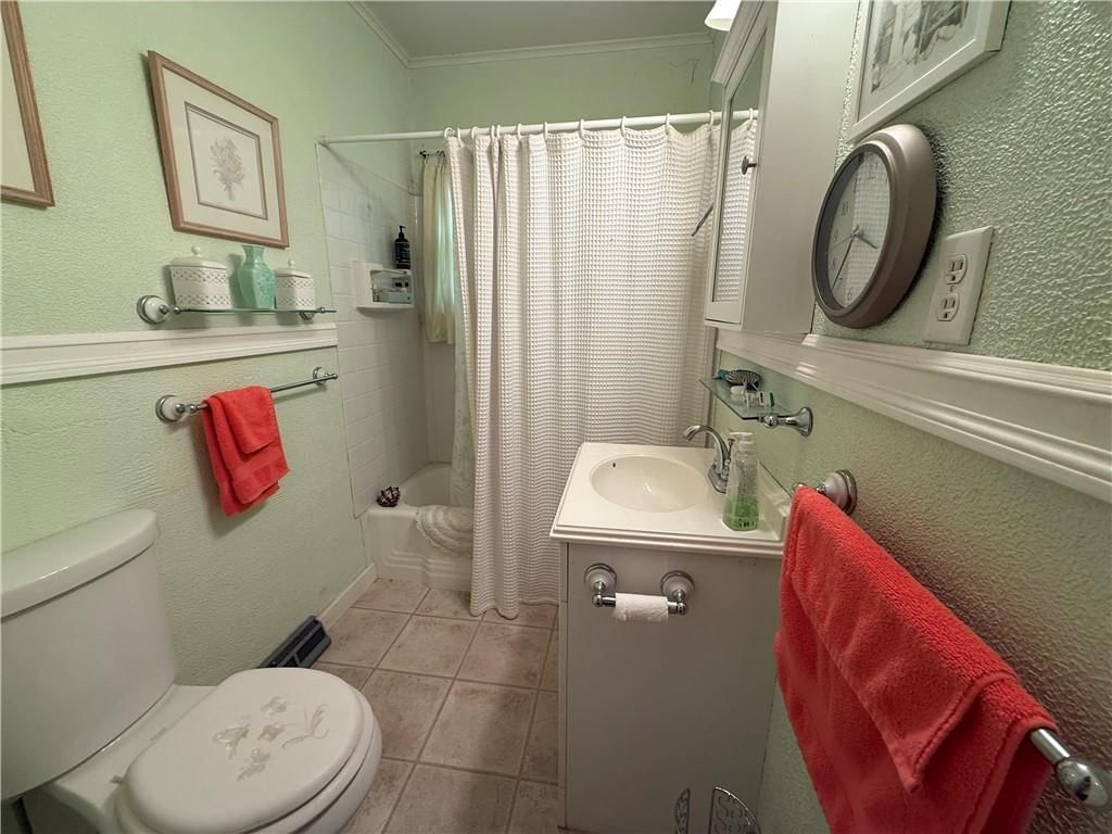 210 W Perry Street — photo 6
