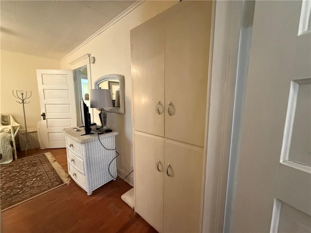210 W Perry Street — photo 7