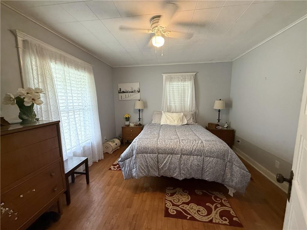 210 W Perry Street — photo 8