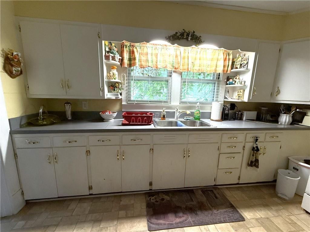 210 W Perry Street — photo 9