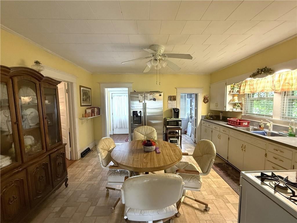 210 W Perry Street — photo 11