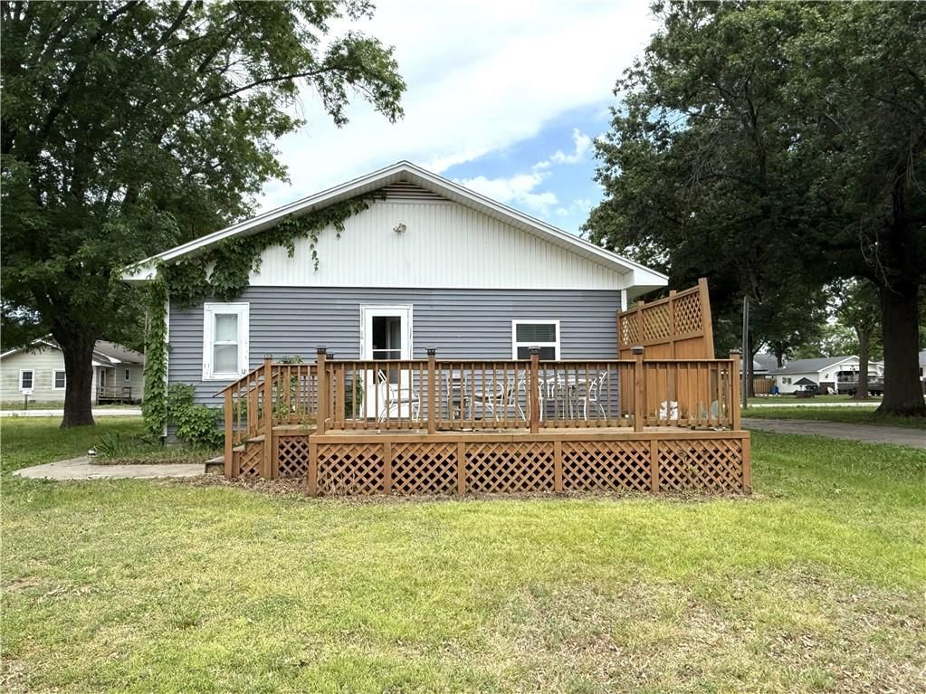 210 W Perry Street — photo 17
