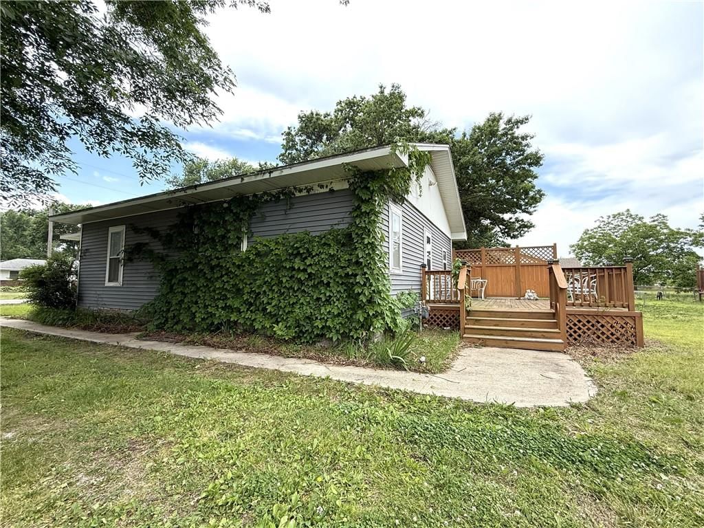 210 W Perry Street — photo 18