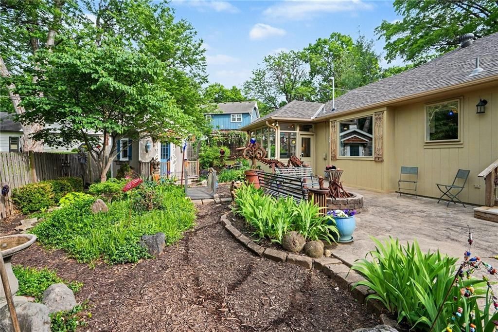 2 W Bridlespur Terrace — photo 34