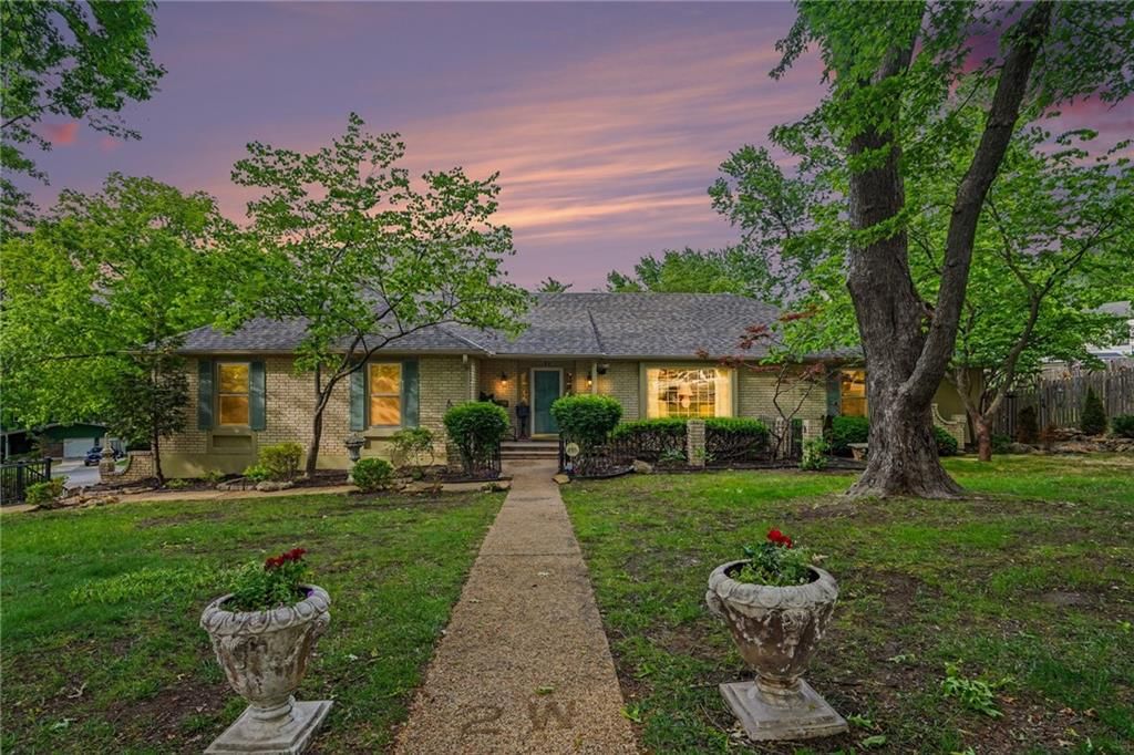 2 W Bridlespur Terrace — photo 36