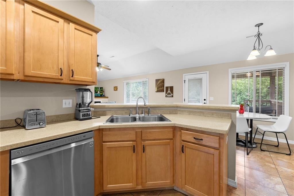 21811 LOMBARDO Lane — photo 9