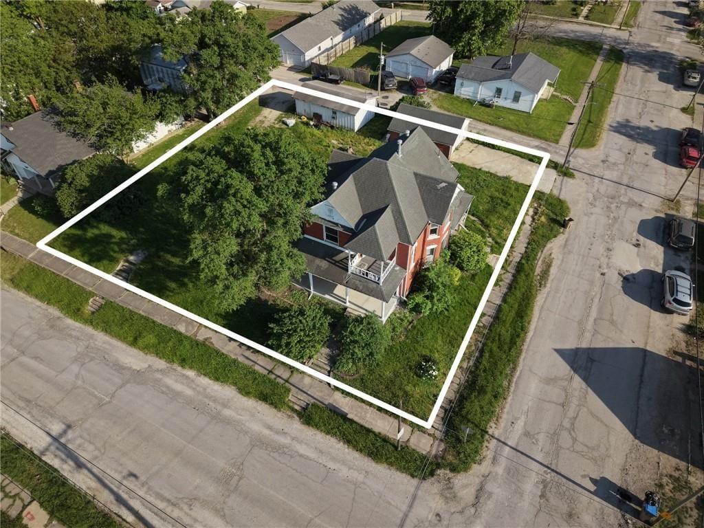 302 E 4th Street — photo 3