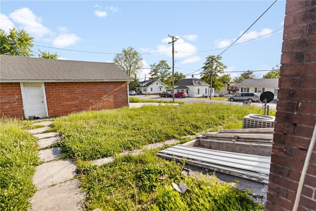 302 E 4th Street — photo 36