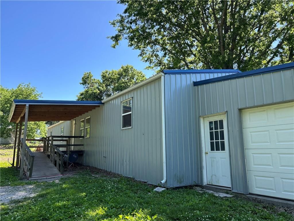 624 N McComb Street — photo 2
