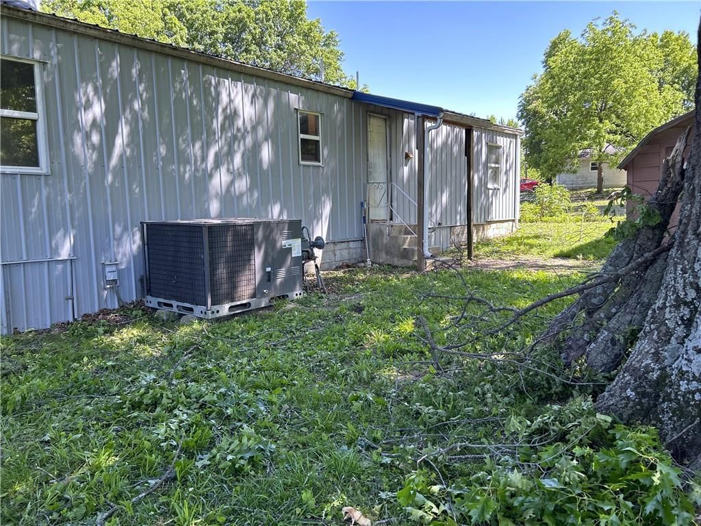624 N McComb Street — photo 6