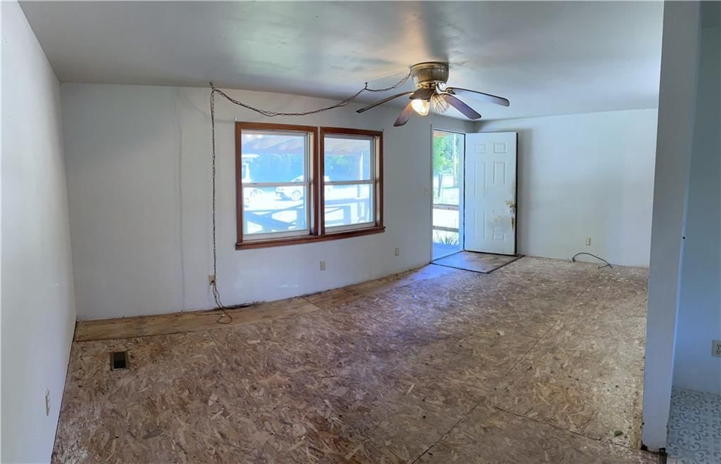 624 N McComb Street — photo 9