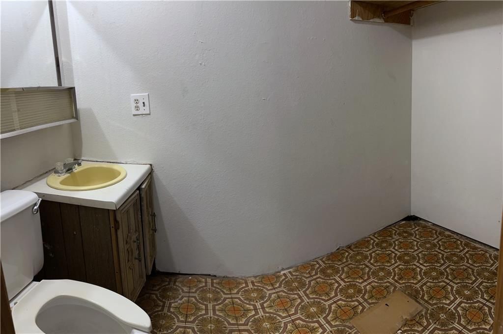 624 N McComb Street — photo 18