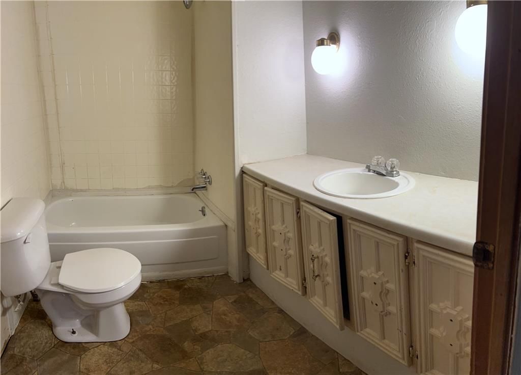 624 N McComb Street — photo 21