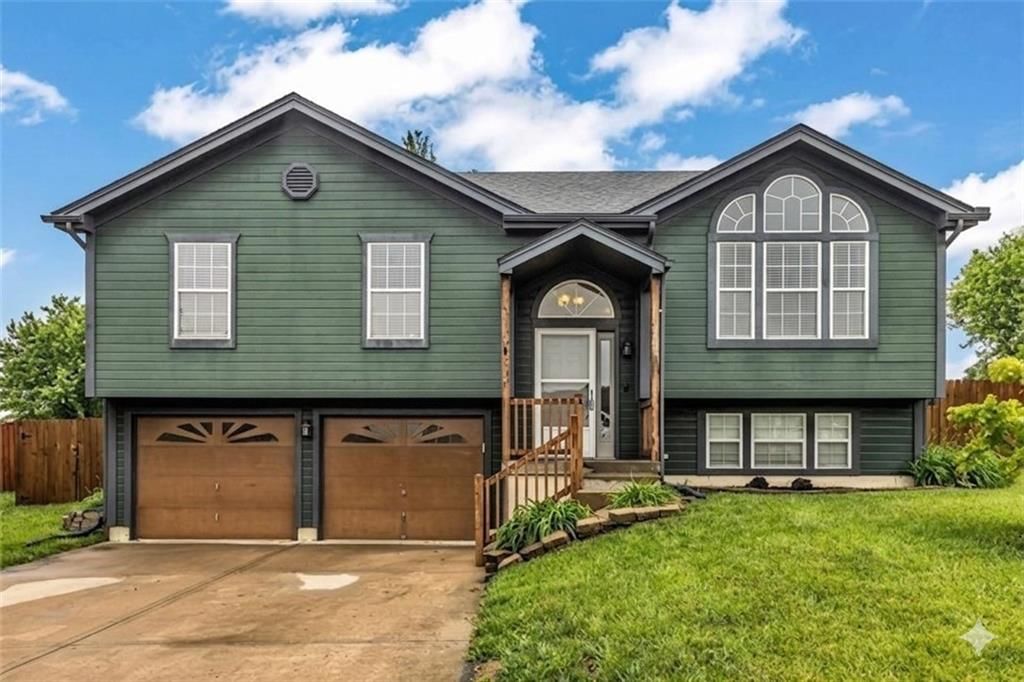1402 Willow Drive — photo 1