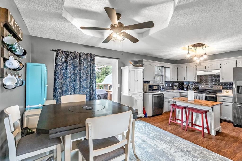 1402 Willow Drive — photo 3