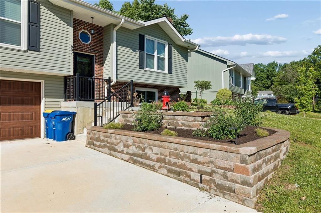 807 E Summit Street — photo 2