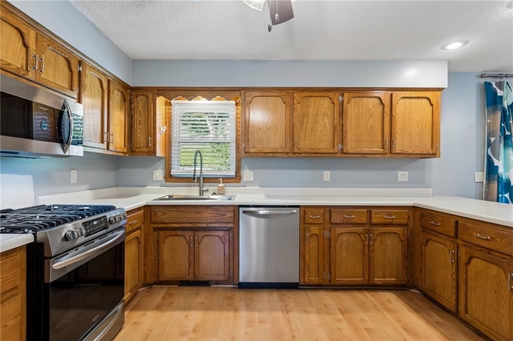 807 E Summit Street — photo 5