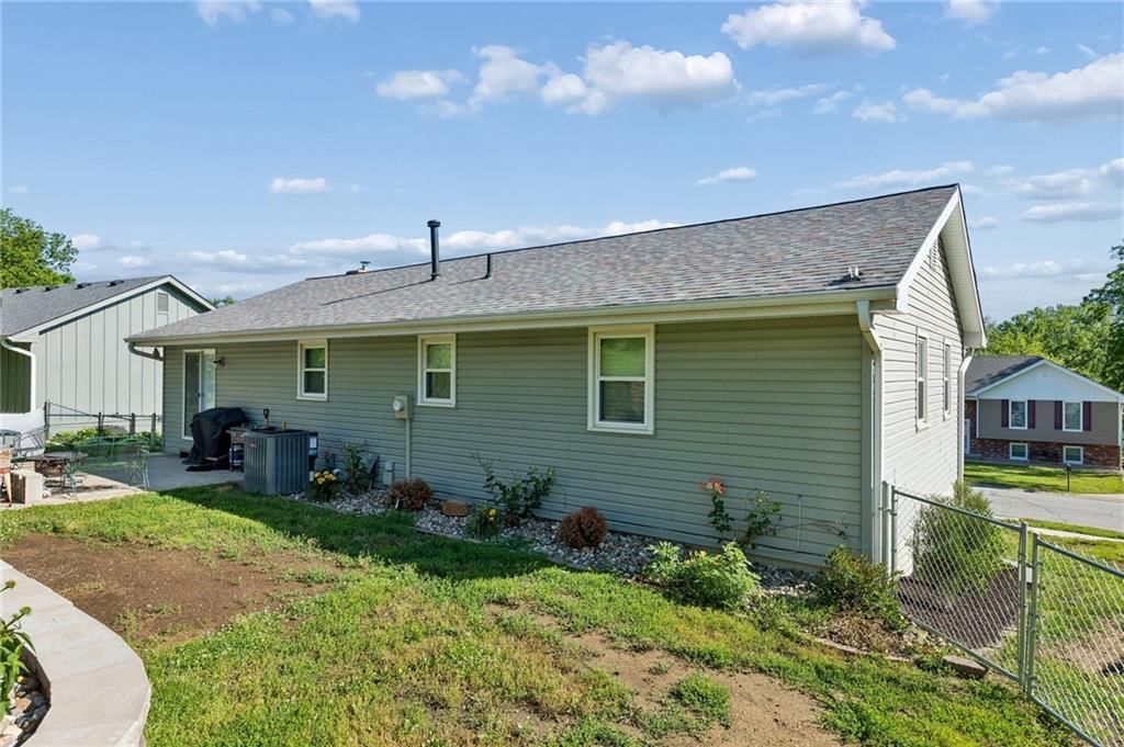 807 E Summit Street — photo 20