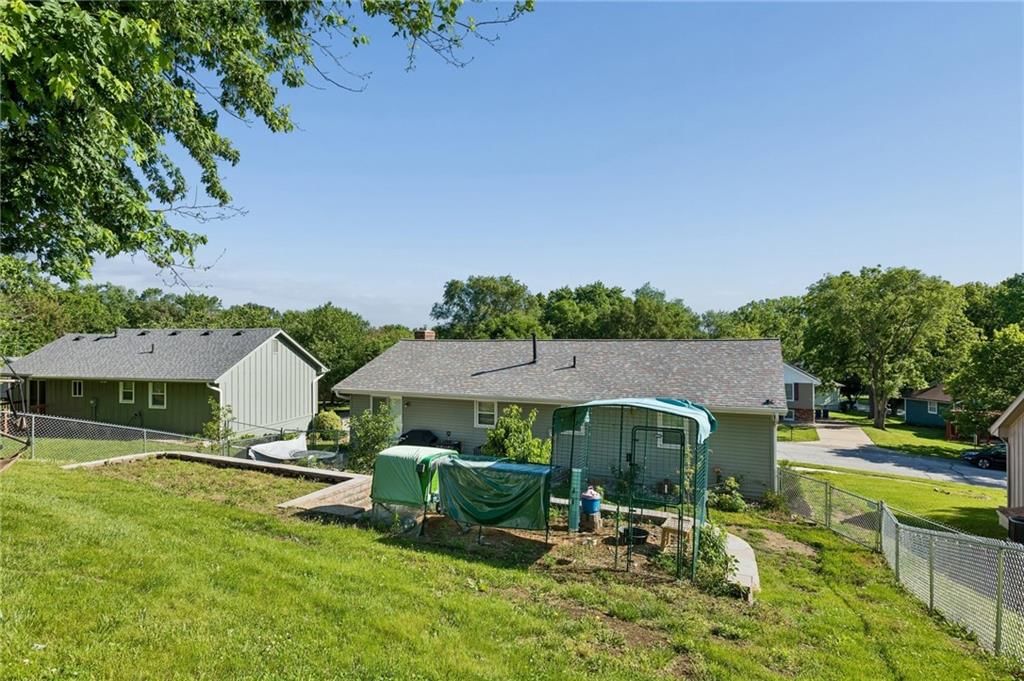 807 E Summit Street — photo 22
