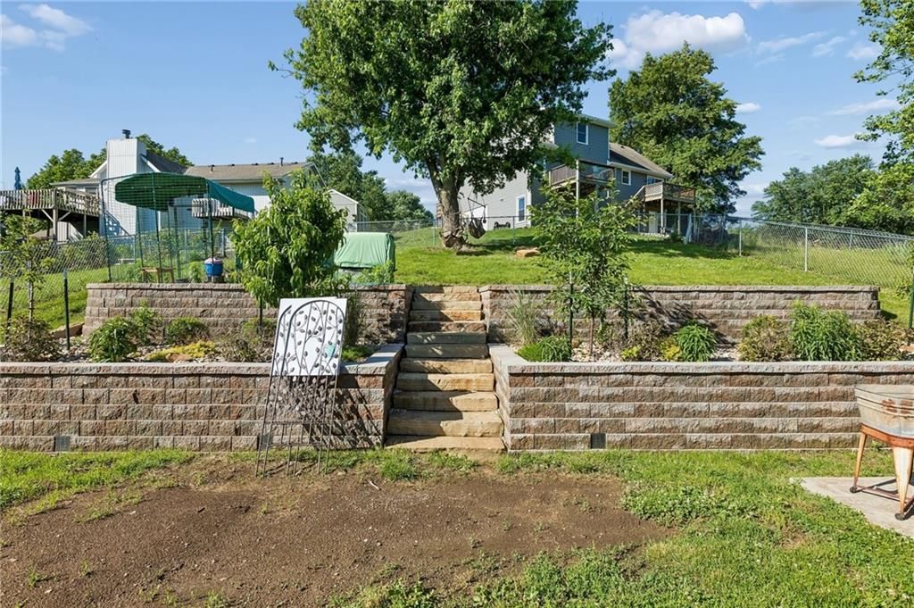 807 E Summit Street — photo 27