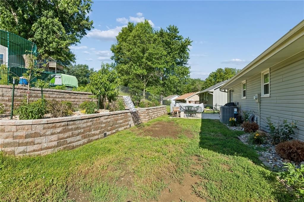 807 E Summit Street — photo 28