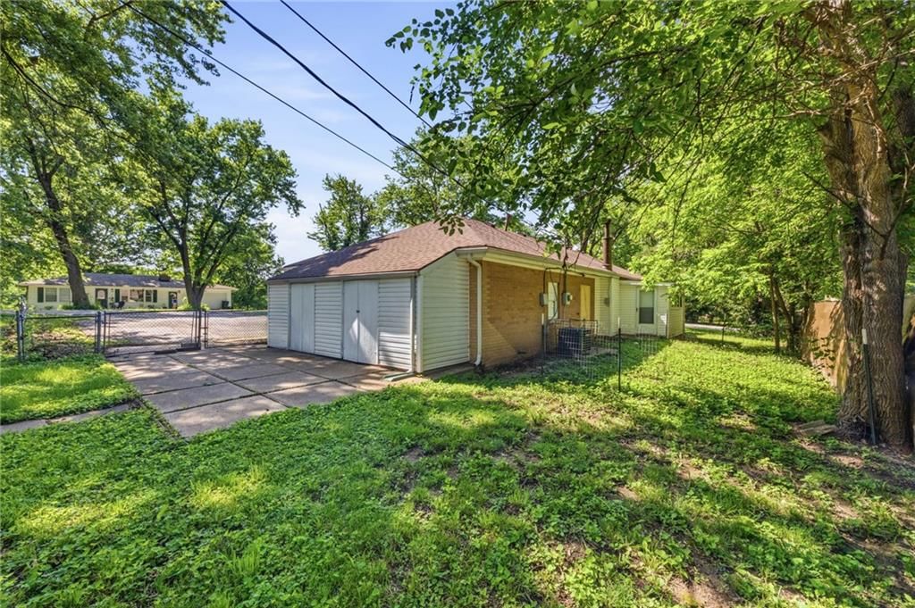 3225 N 74th Street — photo 43