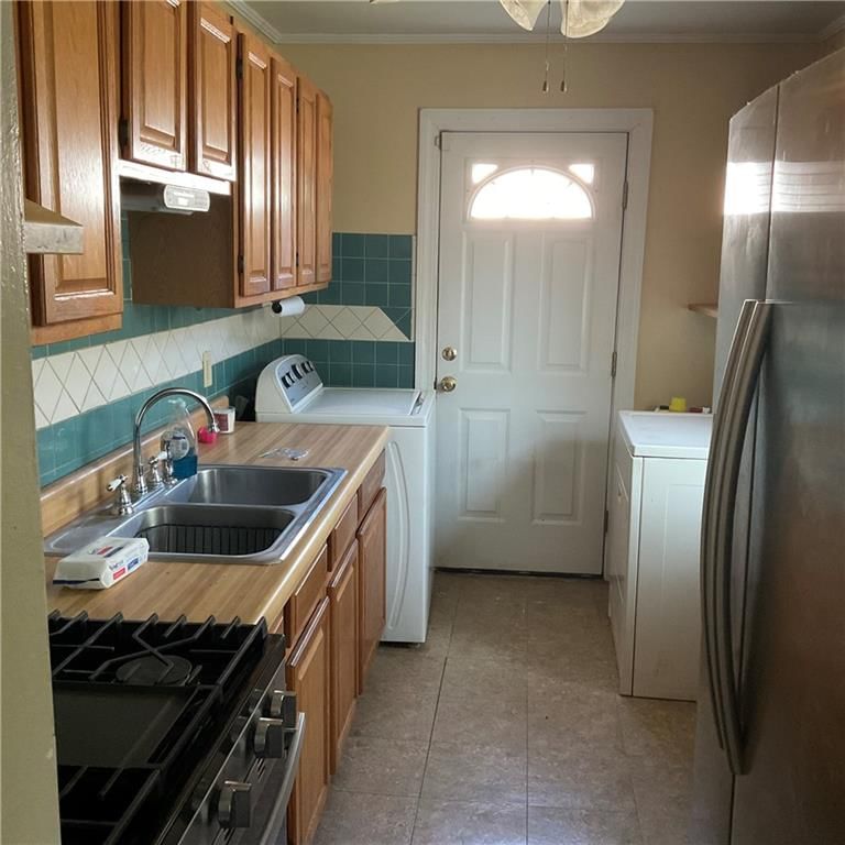 3133 Longwood Avenue — photo 2