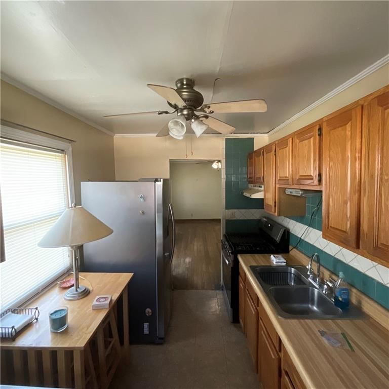 3133 Longwood Avenue — photo 4