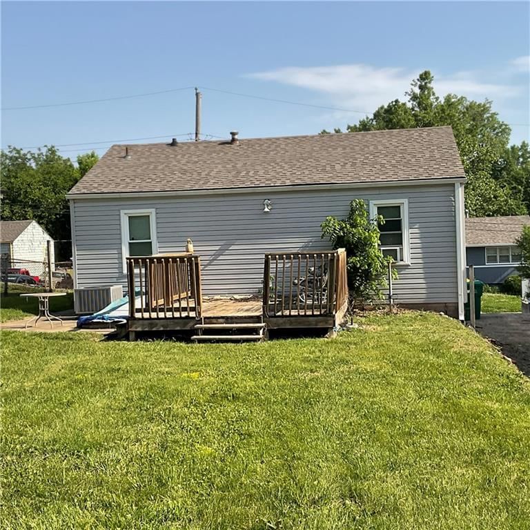 3133 Longwood Avenue — photo 14